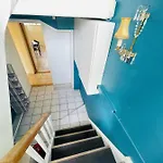 Aday - 2 Bedroom Close To Hospital Lägenhet