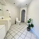 Aday - 2 Bedroom Close To Hospital Lägenhet *