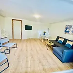Aday - 2 Bedroom Close To Hospital Lägenhet *